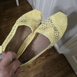 TOMS Women's Sunny Yellow Flats